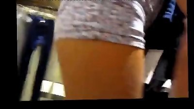 Shopping with my fat butt mom and my sista || More: http://bit.ly/2G7rrn3