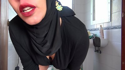 turkish bi Mom-I-would-Like-to-Fuck jizz-swapping from her unshaved pussy